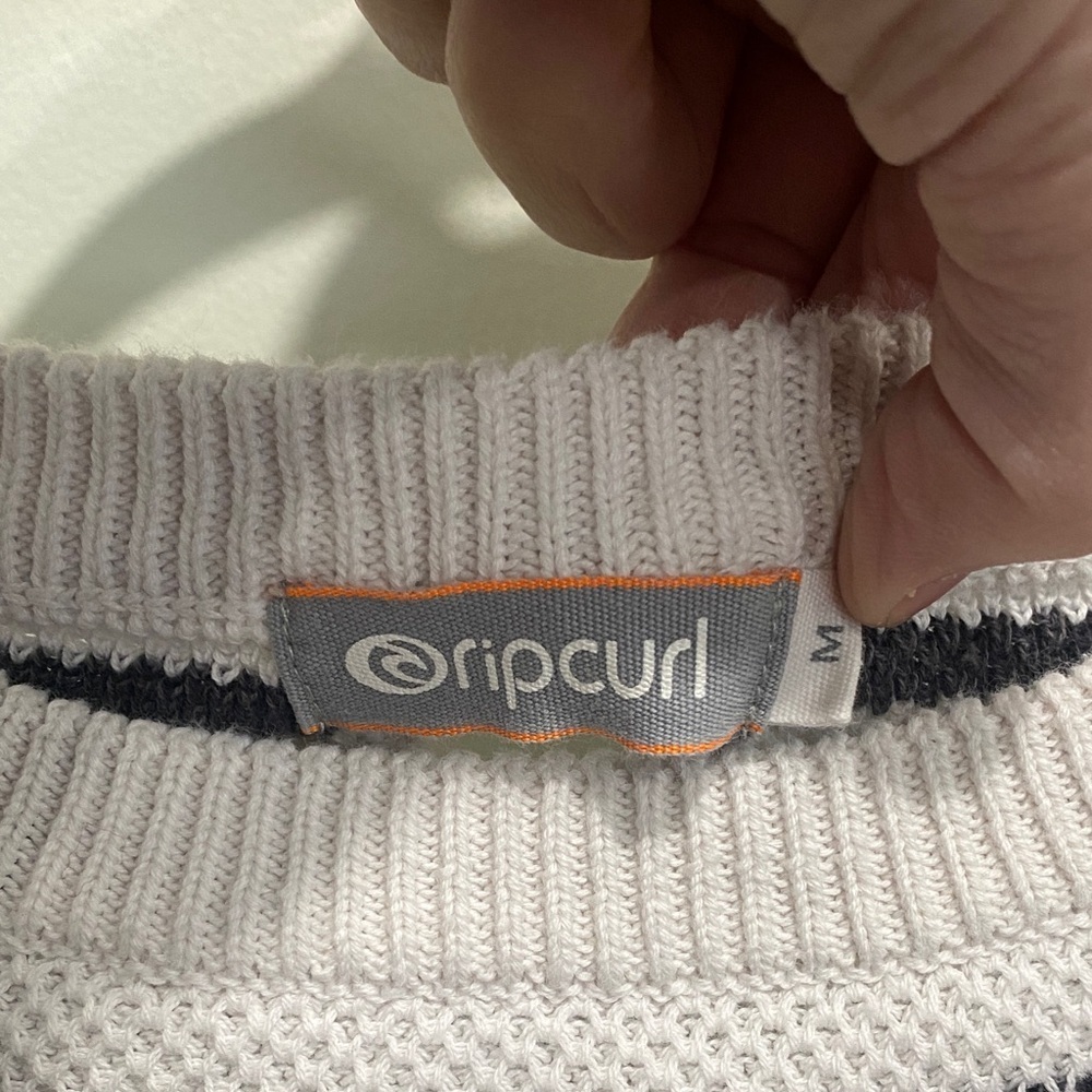(2) RipCurl Sweater - Picture 2 of 3